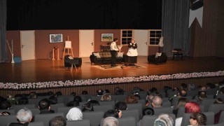 Isparta Belediyesi Şehir Tiyatroları Eyvah Yine Karıştı adlı komedi oyunu ile perdelerini açtı