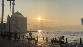 İstanbul Boğazında sis etkili oluyor