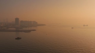 İstanbul sisle birlikte kartpostallık görüntülere sahne oldu