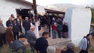 İstanbulda otel odasında öldürülen Melisa, memleketi Tokatta toprağa verildi