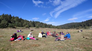 İstanbuldan gelip Camiliyayla köyünde doğa yürüyüşü yaptılar