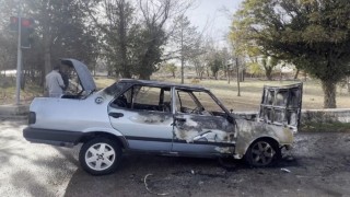 İşten çıkıp eve giderken otomobili yandı