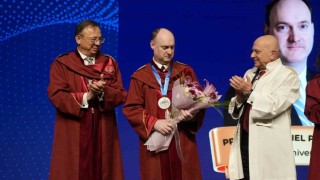 İstinye Üniversitesi Bilim Nişanı, Harvard Üniversitesinden Prof. Dr. Daniel Cahille takdim edildi