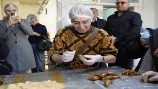 İtalyan Erasmus öğrencileri Gümüşhanede pestil-köme ustası oldu