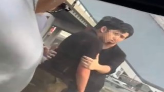 İzmir Metrosunda küfürlü saldırgan paniği