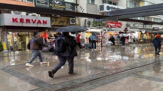 İzmirde sağanak etkili oluyor