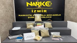 İzmirde torbacılara operasyonda yüklü miktarda uyuşturucu ele geçirildi