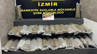 İzmirde uyuşturucu deposuna baskın: 23 kilo ele geçirildi