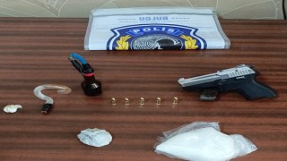 İzmirde yol kontrolünde uyuşturucu ele geçirildi: 2 gözaltı