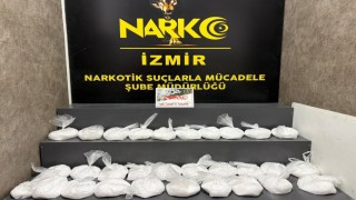 İzmirde zehir tacirlerine çifte darbe