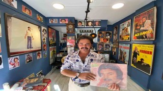 İzmirin nostaljik sokağında Ferdi Tayfur esintisi