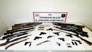 Jandarma ekiplerinden silah ve kaçakçılık operasyonu