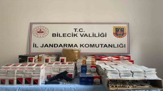 Jandarmanın baskın yaptığı evde kaçak tütün ve ruhsatsız silah ele geçirildi