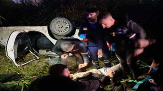 Kaçak göçmen taşıyan otomobil Asi Nehrine uçtu: 9 yaralı