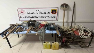 Kaçak kazı yapan 4 şahıs jandarmaya yakalandı