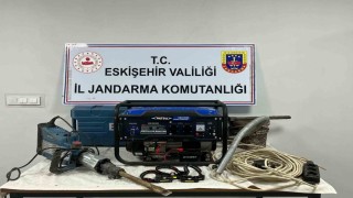 Kaçak kazı yapan 4 şüpheli suçüstü yakalandı