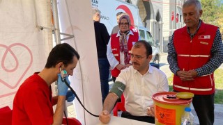 Kadirli Kaymakamı Dolu, Kızılay’ın Kan Bağışı Kampanyasına Destek Verdi