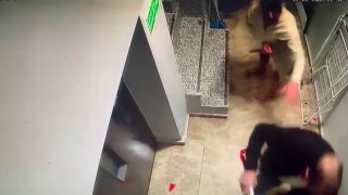 Kağıthanede aldattığını öne sürdüğü eşi ve sevgilisini otelde basarak yaraladı, o anlar kamerada