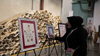 Kağıtta açan çiçekler sergisi açıldı