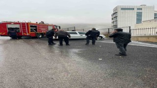 Kahramanmaraşta park halindeki otomobil alev aldı