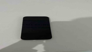 Kaldırımda uyuyan adamın telefonunu çaldı: O anlar kamerada