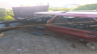 Kaldırımda yürürken dehşeti yaşadılar: Otomobilin altında kalan babaanne ve 2 torunu ağır yaralandı