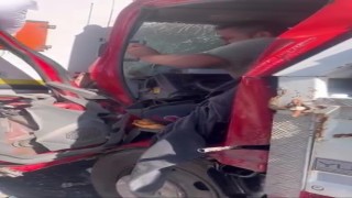 Kamyonet tıra arkadan çarptı: 3 yaralı