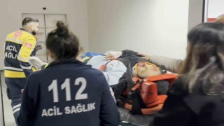 Kamyonet traktöre arkadan çarptı: 1 yaralı