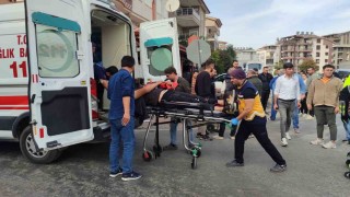 Kamyonetle çarpışan motorlu bisikletin sürücüsü yaralandı