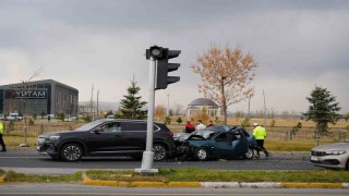 Kamyonun freni boşaldı, zincirleme kaza yaşandı: 2 yaralı