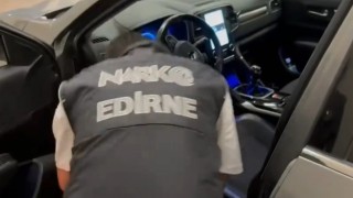 Kapıkulede aracın gizli bölmelerinden 23 kilo 820 gram skunk çıktı