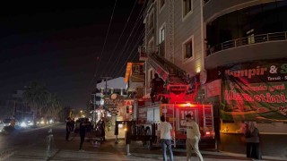 Kapının kapanmasıyla evde mahsur kalan bebek için itfaiye ekipleri zamanla yarıştı