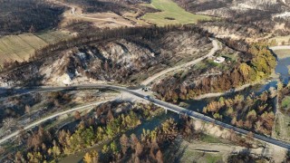 Karabükte yanan ağaçlarla sonbahar renkleri aynı kadrajda görüntülendi