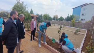 Karacasu Belediyesinden öğrenci yurdu bahçesine yeşil dokunuş