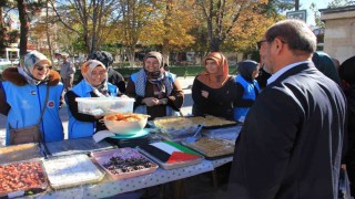 Karamanda Gazze yararına hayır çarşısı düzenlendi