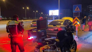 Karamanda iki otomobil çarpıştı: 1 yaralı