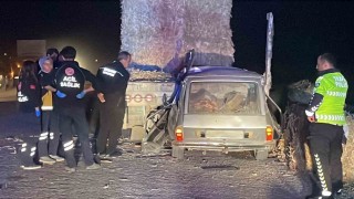 Karamanda otomobil tıra ok gibi saplandı: Karı-koca hayatını kaybetti