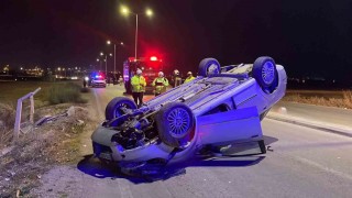 Karamanda takla atan otomobil ters döndü: 2 yaralı