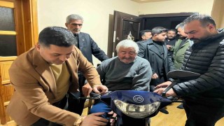 Kars MHPden engelli vatandaşa akülü araç desteği