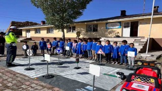 Karsa jandarmadan öğrencilere yönelik trafik eğitimi