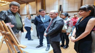 Karsta 100+2 şehirler arası karma sergi sanatseverlerle buluştu