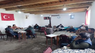 Karsta buzağı kayıplarının önüne geçmek için üreticilere eğitim veriliyor