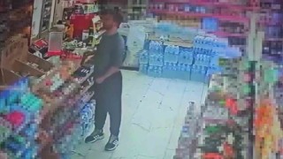 Kasada duran cep telefonunu çaldı