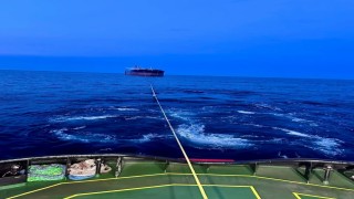 Kastamonu açıklarında isabet alan Virat isimli gemi Türkeliye çekiliyor