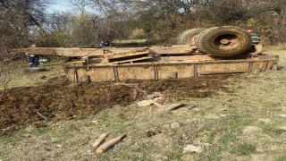 Kastamonuda traktör devrildi: 1 ölü