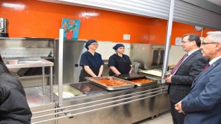 Kaymakam Güldoğan pansiyonda öğrencilerle yemek yedi