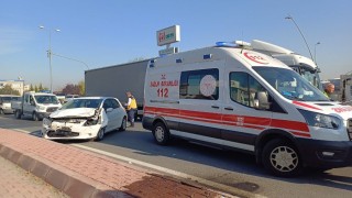 Kayseride 5 araç birbirine girdi: 5 yaralı