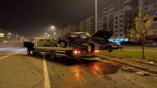 Kayseride iki otomobil çarpıştı: 1i ağır 3 yaralı