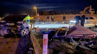 Kazada Fiat Tofaş ikiye ayrıldı: 2 yaralı