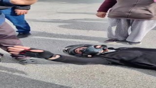 Kazada yaralandı, çarpıştığı aracın sürücüsü ve çocuğunun korktuğunu görünce kendi acısını bir kenara attı